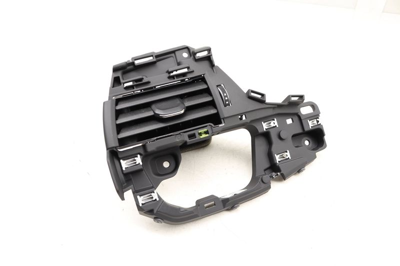 Dash Air Vent 8W1820901B — Used (SKU 530886)