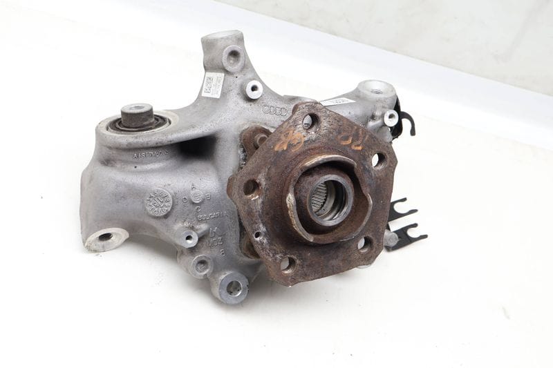 Spindle Knuckle w/ Wheel Bearing 8W0505432Q — Used (SKU 625360)
