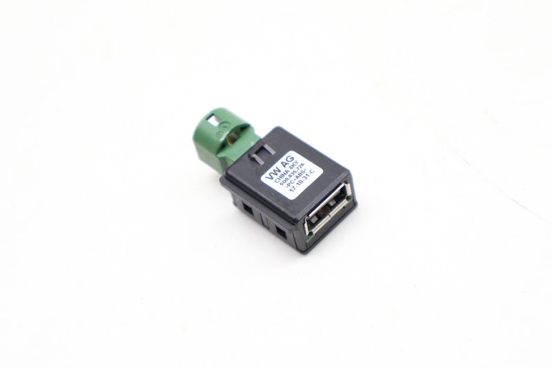 USB Port / Connector 5Q0035726 — Used (SKU 625178)