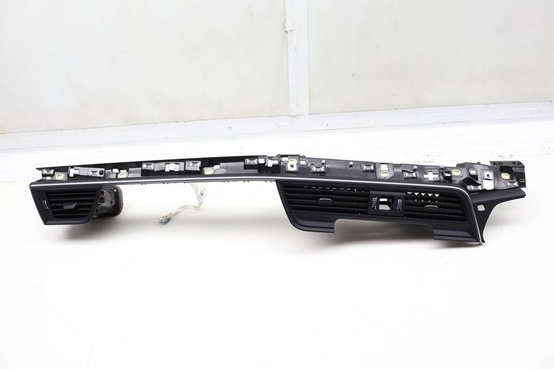 Center Dash Air Vent Assembly 80B820902K — Used (SKU 719124)