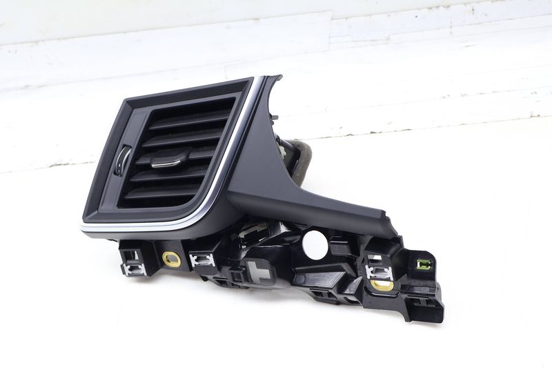 Dash Air Vent 80B820901A — Used (SKU 707546)