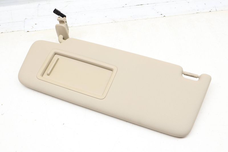 Sun Visor / Mirror 8W0857551AA — Used (SKU 707498)