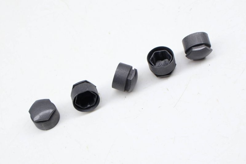 Lug Nut / Bolt Cover / Cap Set 4M0601173D — Used (SKU 707566)