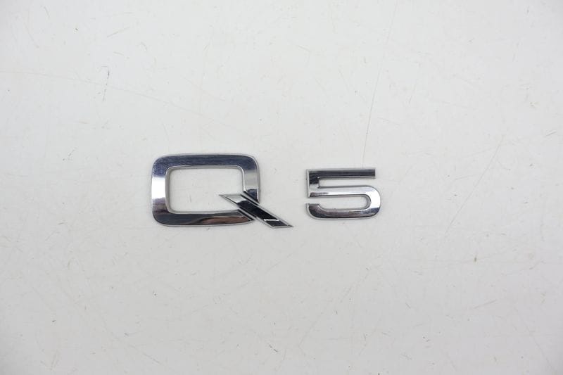Emblem / Badge (Q5) 8R0853741 — Used (SKU 718925)