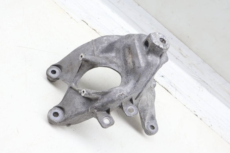 Engine / Motor Mount Bracket 80A199308 — Used (SKU 707755)