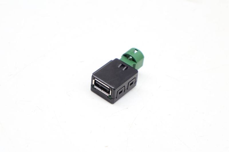 USB Port / Connector 5Q0035726 — Used (SKU 707479)