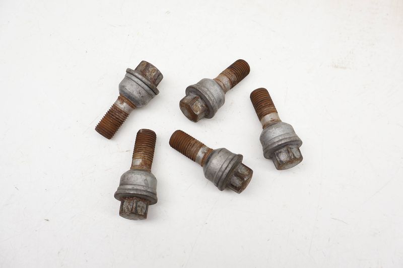 Wheel Bolt / Lug Nut Set (5) 8R0601295 — Used (SKU 719344)