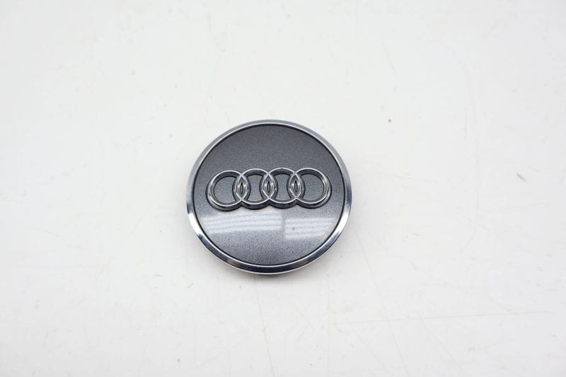 Wheel Center Cap 8W0601170 — Used (SKU 718922)