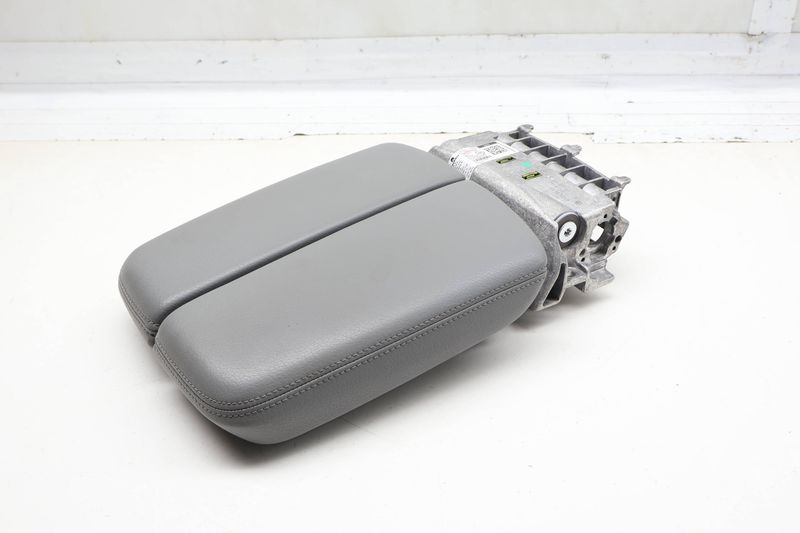 Center Armrest / Arm Rest 4M0864207AF — Used (SKU 728839)