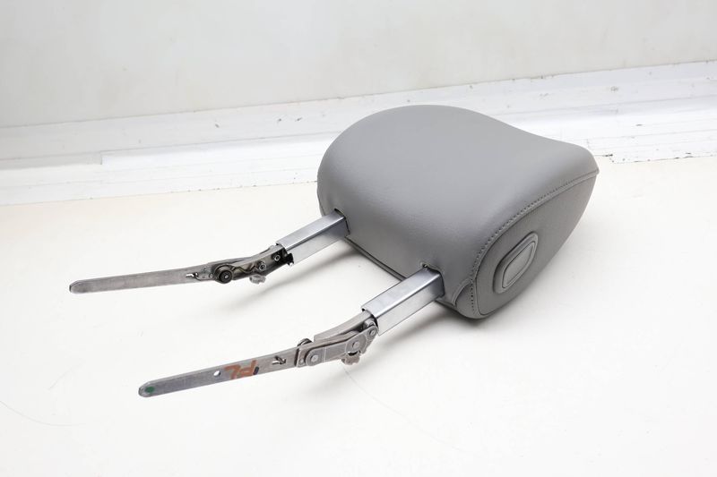 Headrest / Head Rest 4M0881901BL — Used (SKU 728834)