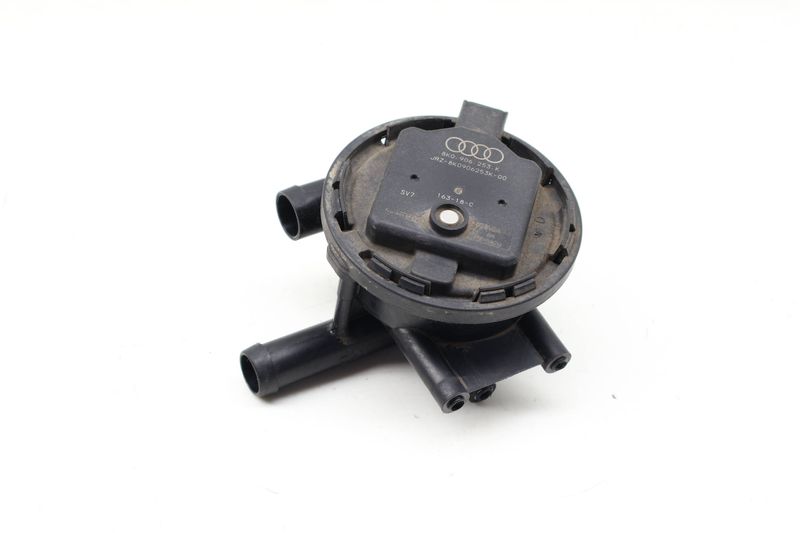 Leak Detection Pump / Pressure Switch 8K0906253K — Used (SKU 729138)