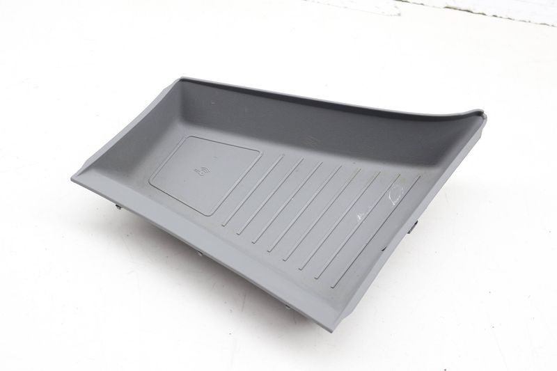 Center Console Storage Bin / Tray Insert 4M1863383 — Used (SKU 728859)