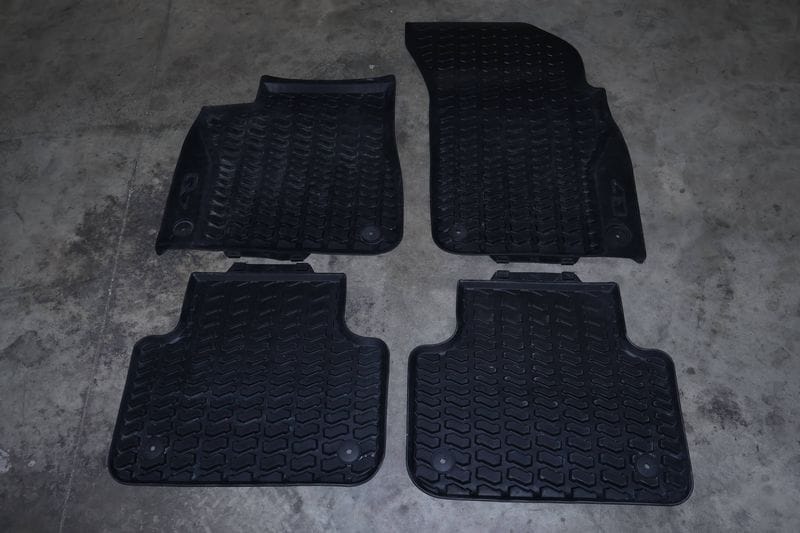 Complete Rubber Floor Mat Set 4M1061501 — Used (SKU 729375)