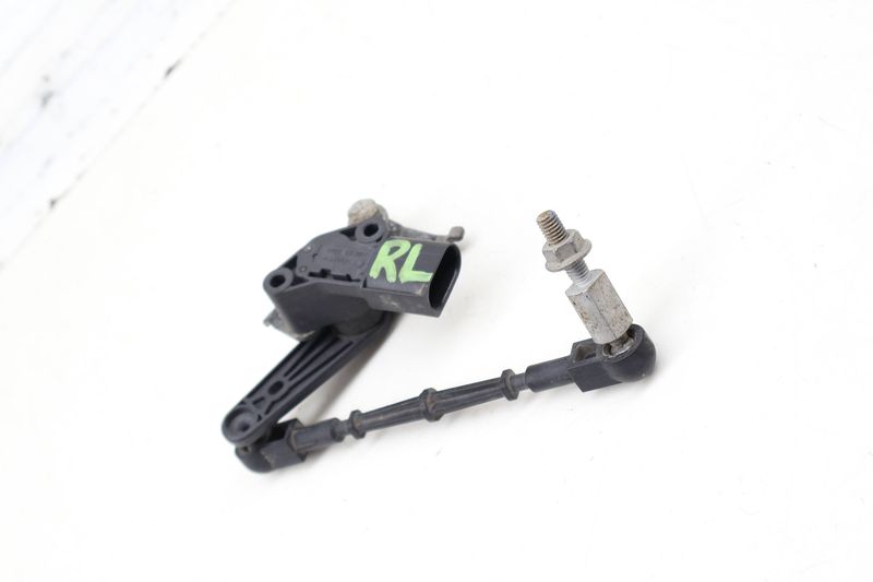 Headlight Leveling Sensor w/ Linkage 4M0941309H — Used (SKU 729146)