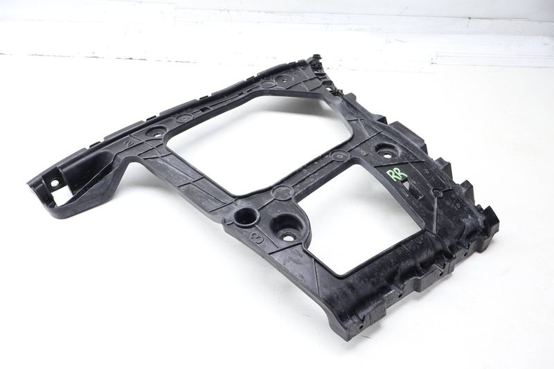 Bumper Guide / Mount Bracket 4M0807454A — Used (SKU 729243)