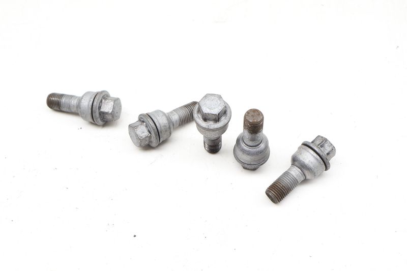 Wheel Bolt / Lug Nut Set (5) 8R0601295 — Used (SKU 728875)
