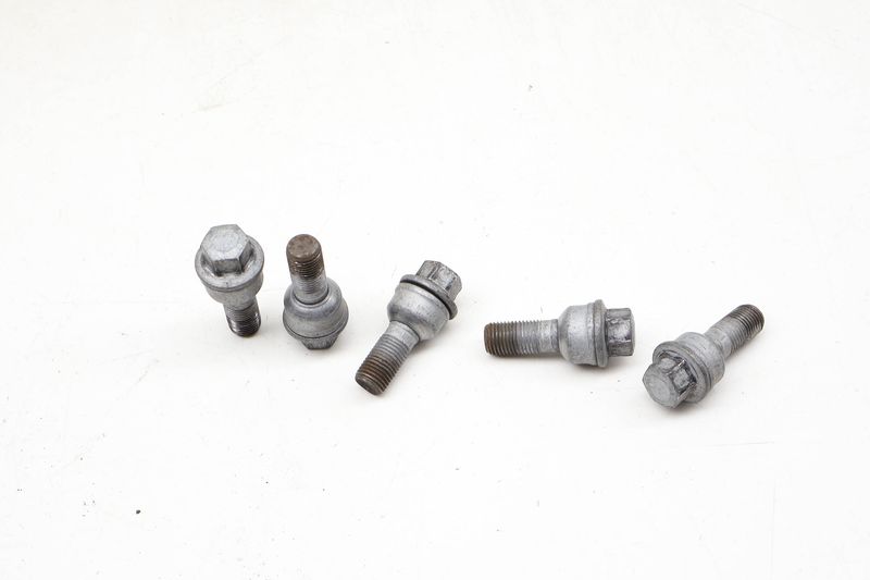 Wheel Bolt / Lug Nut Set (5) 8R0601295 — Used (SKU 728877)