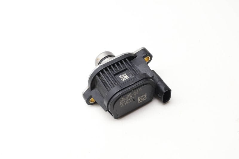Engine Timing Solenoid Valve 06M906048F — Used (SKU 621504)