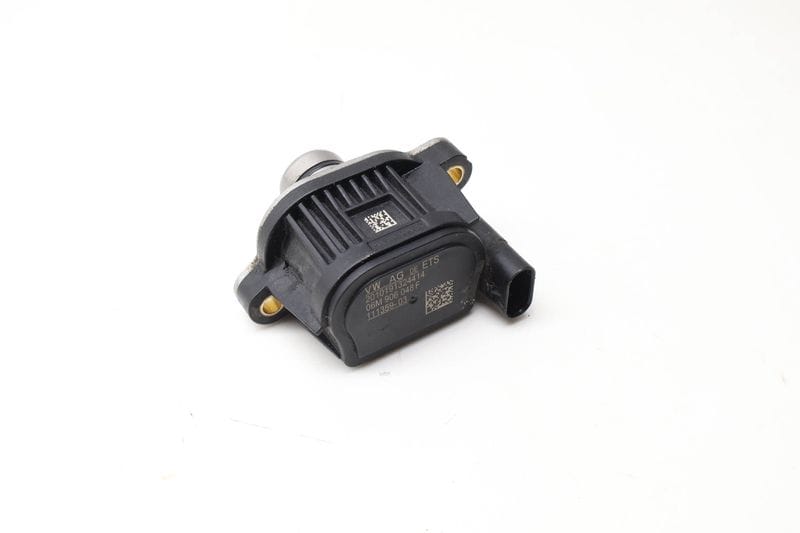 Engine Timing Solenoid Valve 06M906048F — Used (SKU 621506)