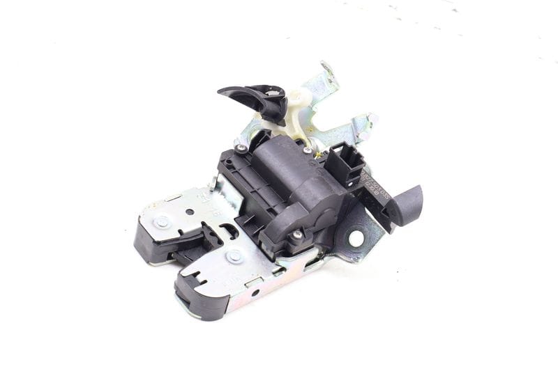 Trunk Lid Latch 8W0827503 — Used (SKU 699789)