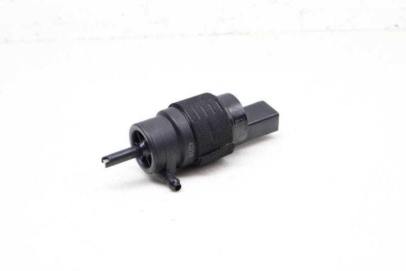 Windshield Washer Pump 8K5955647 — Used (SKU 699732)