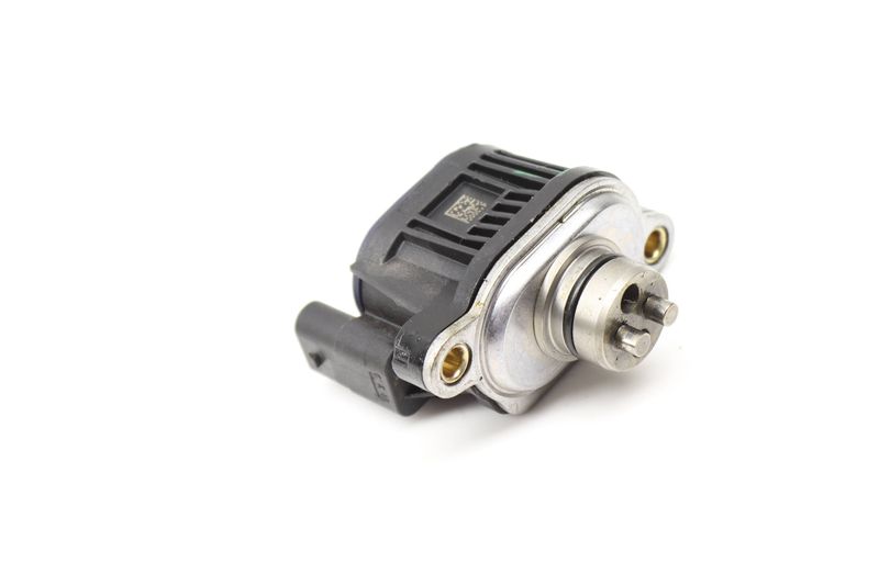 Engine Timing Solenoid Valve 06M906048F — Used (SKU 566069)