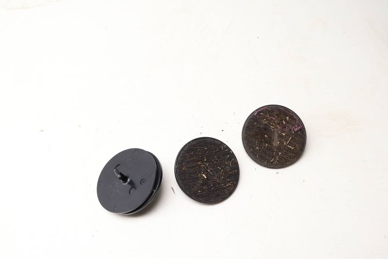 Carpet Floor Mat Fastener / Mount Set (4) 07149166609 — Used (SKU 647851)