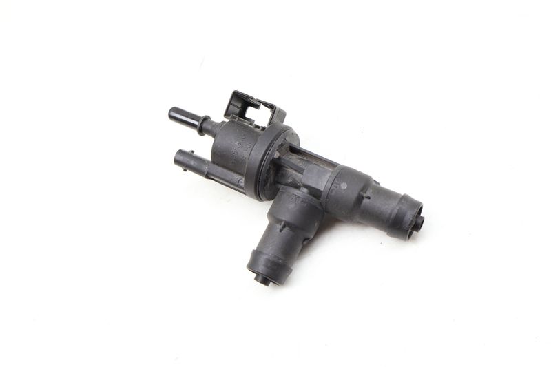 Fuel Tank Breather Valve 13907643106 — Used (SKU 648007)