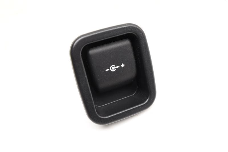 Power Outlet / Trim 61347143111 — Used (SKU 527072)