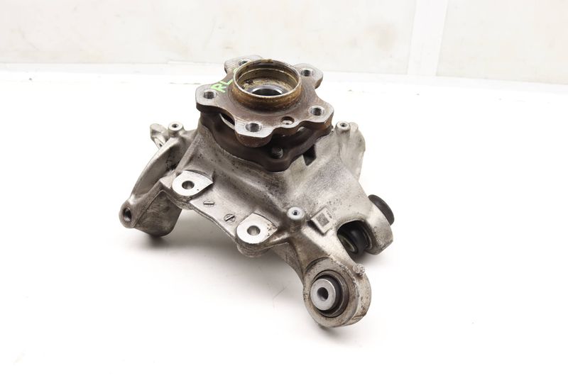 Spindle Knuckle w/ Wheel Bearing 33306866337 — Used (SKU 579068)