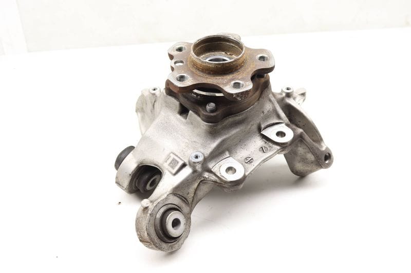 Spindle Knuckle w/ Wheel Bearing 33306866338 — Used (SKU 579069)
