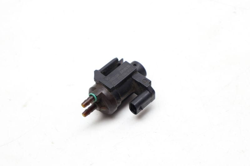 Electric Valve / Vacuum Solenoid 11748570591 — Used (SKU 705398)