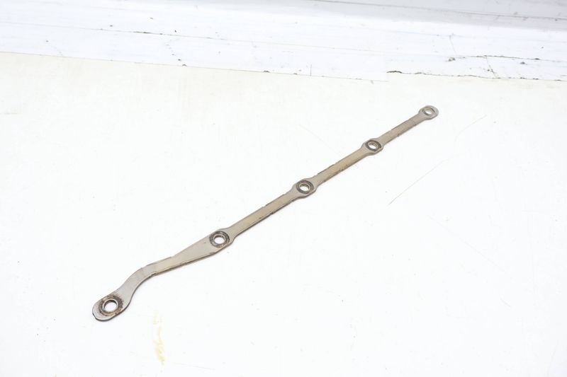 Exhaust Manifold Mount Bracket 11627617524 — Used (SKU 705597)