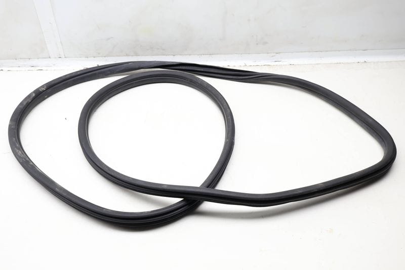 Inner Door Seal / Weather Stripping 51727393423 — Used (SKU 623822)