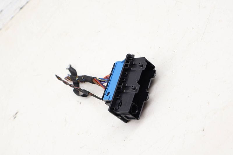 Door Wiring Harness Connector / Pigtail 9221027 — Used (SKU 705396)