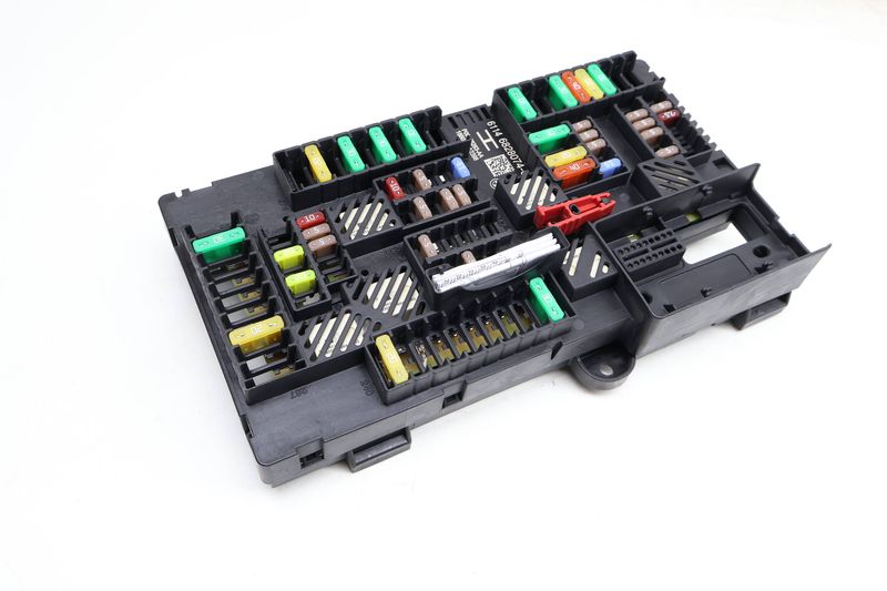 Power Distribution / Fuse Box 61146828074 — Used (SKU 623393)
