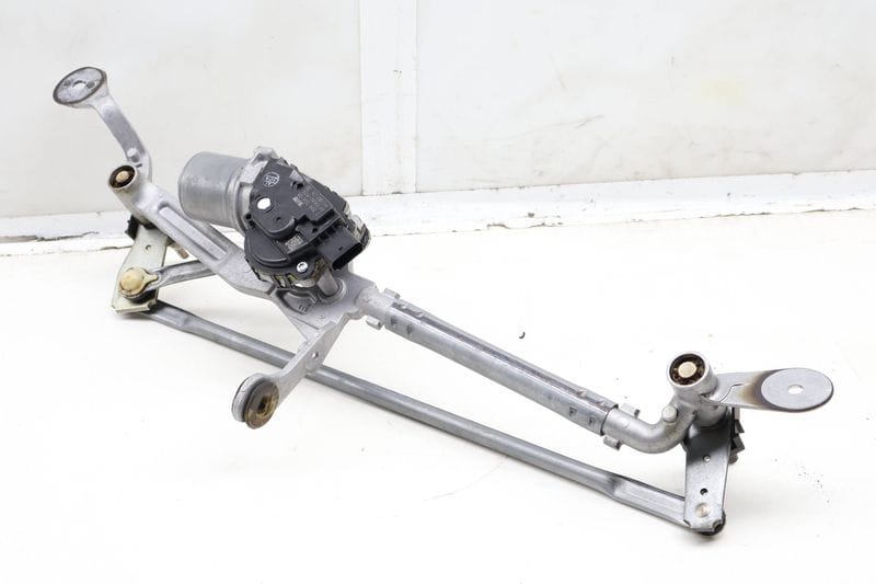 Windshield Wiper Transmission w/ Motor 61617399004 — Used (SKU 623819)