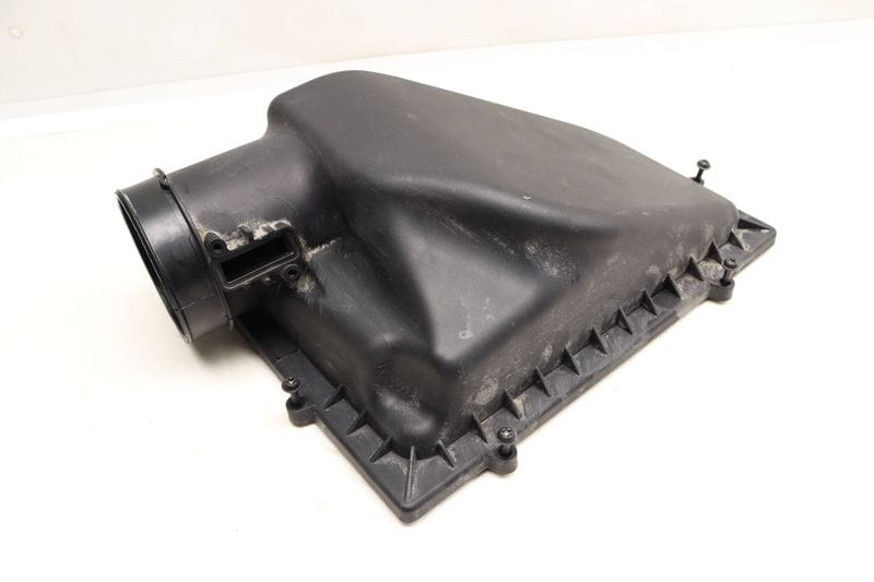 Engine Air Filter Housing / Box (UPPER) 13718620473 — Used (SKU 536526)