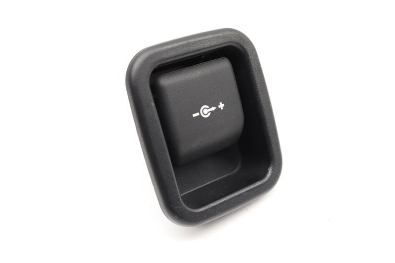 Power Outlet w/ Trim 61346843098 — Used (SKU 536453)