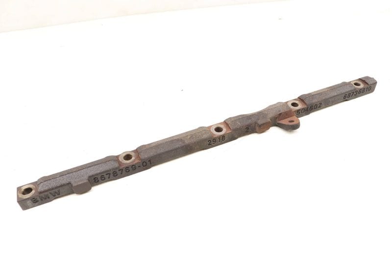 Turbo / Turbocharger Mount Bracket Brace 11628678769 — Used (SKU 536575)