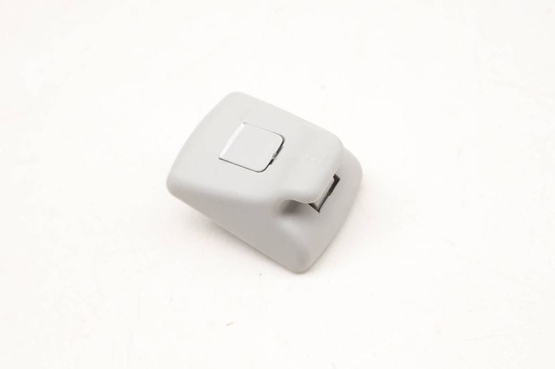 Sun Visor Clip / Bracket LR062379 — Used (SKU 614327)