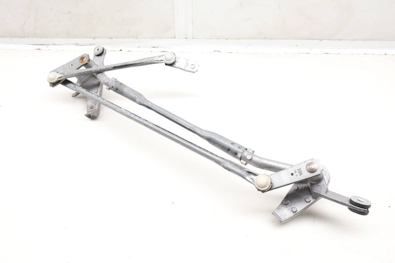 Windshield Wiper Transmission / Bracket LR058845 — Used (SKU 614597)
