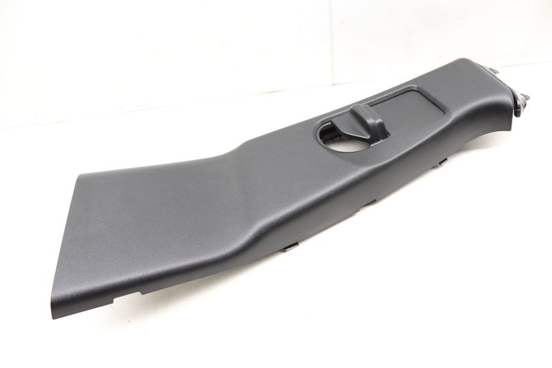 Upper B Pillar Trim / Panel 1566904100 — Used (SKU 507043)
