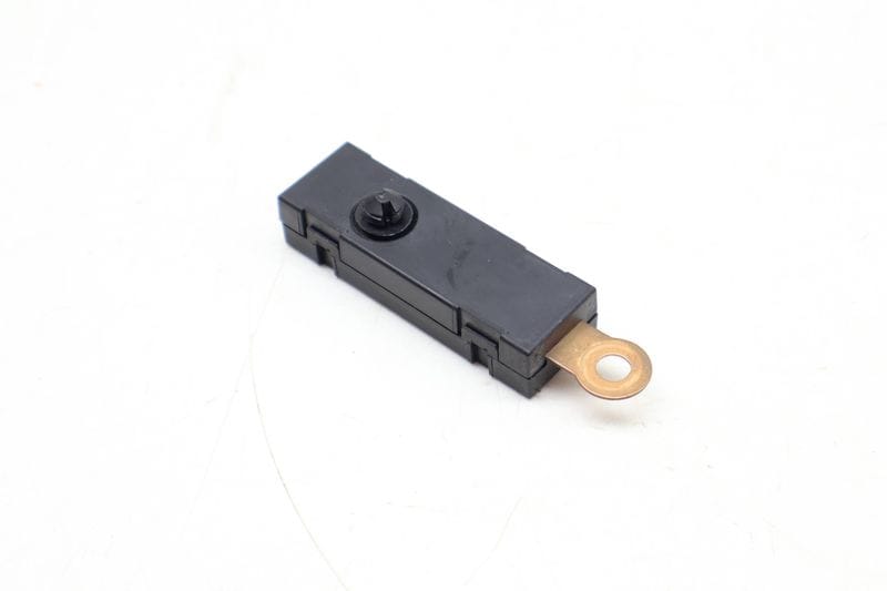 Antenna Noise Suppression Filter / Radio Capacitor 1568200089 — Used (SKU 677883)
