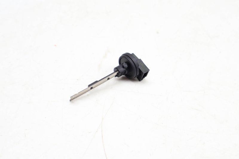 Cabin Air Temperature / Temp Sensor 2218300872 — Used (SKU 677875)