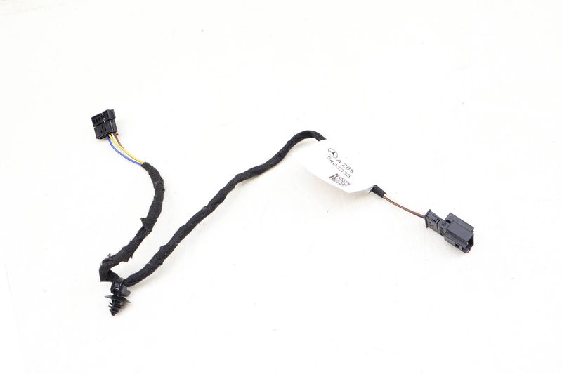 Footwell Light / Seat Wiring Harness Connector 2055403335 — Used (SKU 644246)