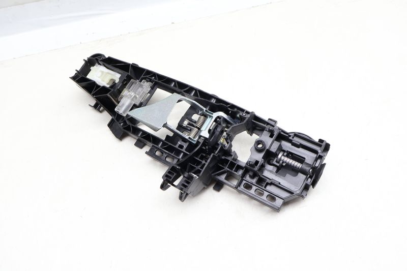 Exterior Door Handle Bracket 0997602200 — Used (SKU 644436)