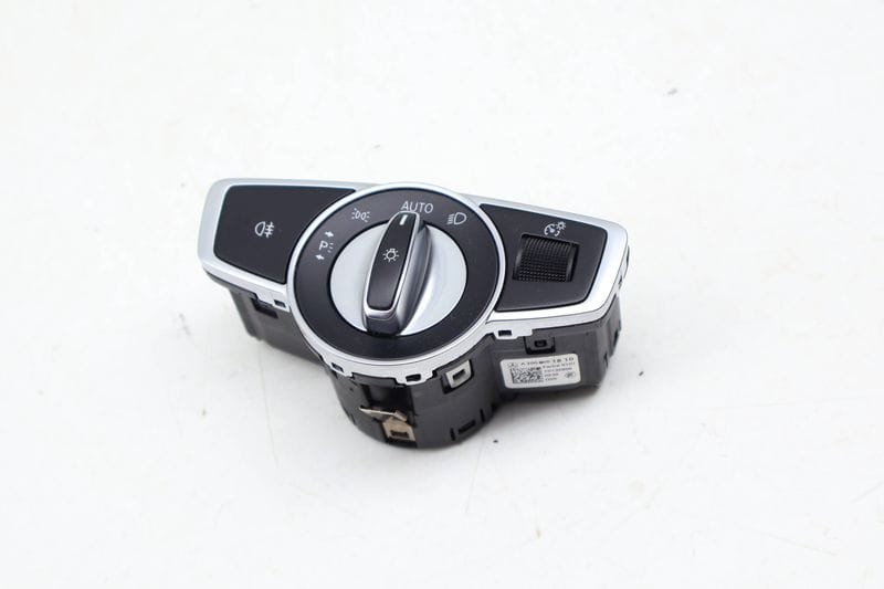 Headlight Switch / Dial 2059051810 — Used (SKU 677908)