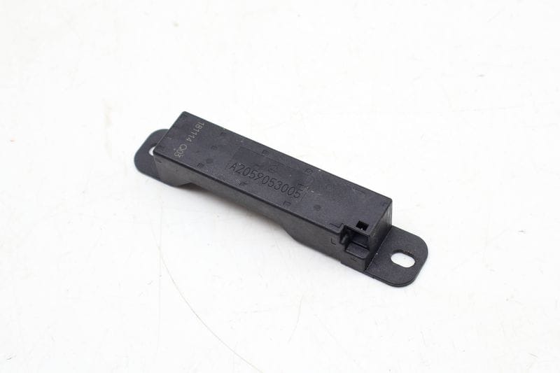 Kessy / Keyless Entry Antenna 2059053005 — Used (SKU 677879)