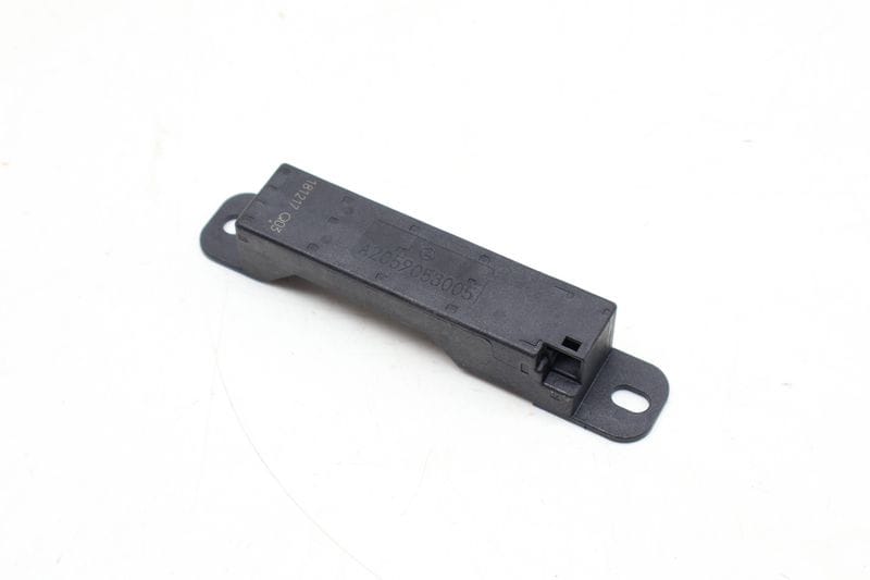 Kessy / Keyless Entry Antenna 2059053005 — Used (SKU 677880)